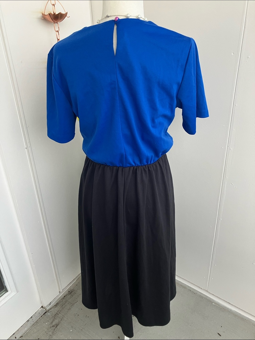 Vintage 80s Fit & Flare Short Sleeve Colorblocked Black & Blue Midi Dress - Picture 6 of 9